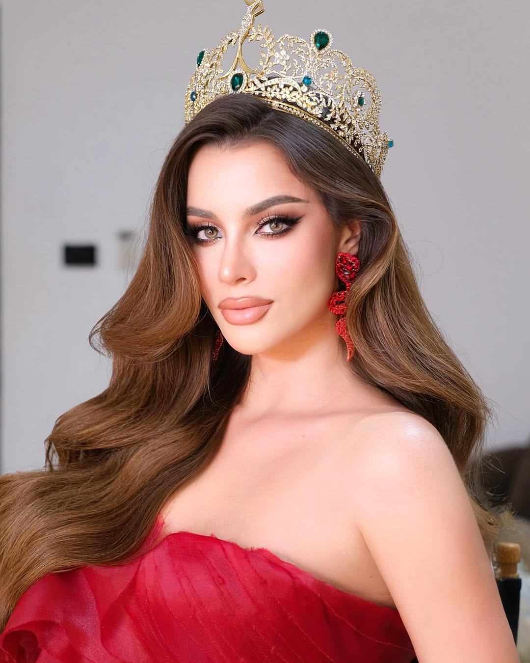 Maria Alejandra López gỡ bỏ danh hiệu trên trang cá nhân.