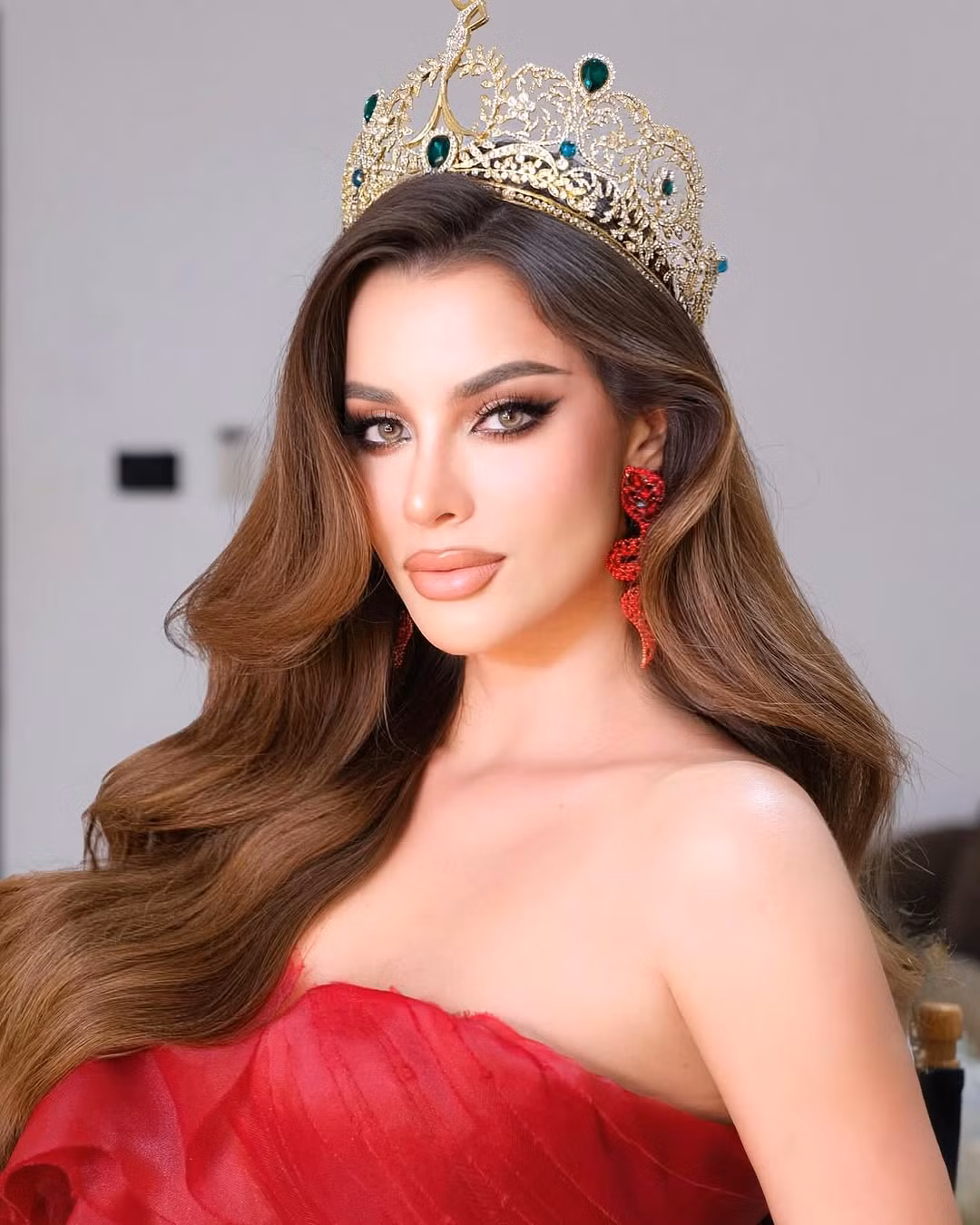 Maria Alejandra López gỡ bỏ danh hiệu trên trang cá nhân.