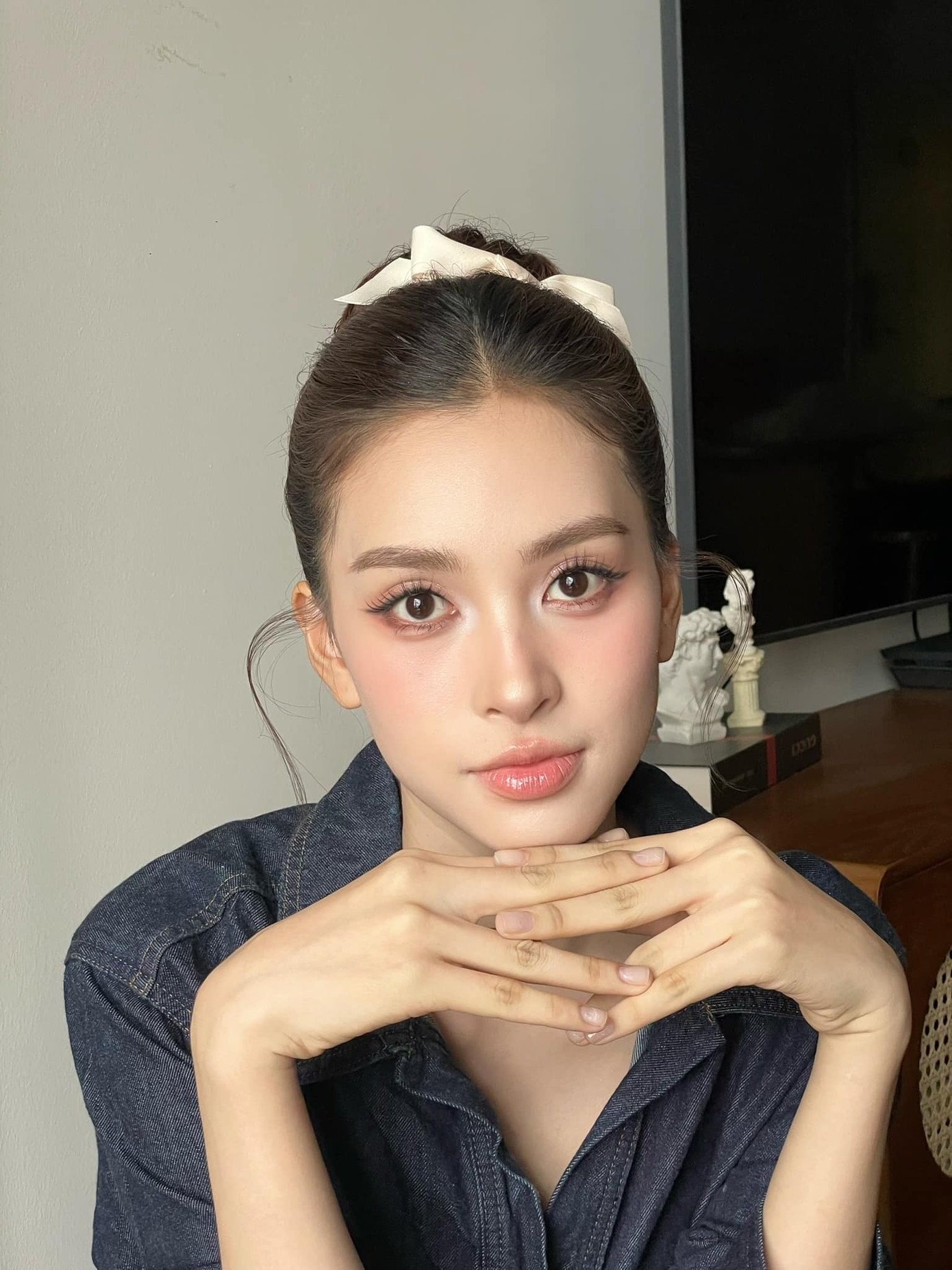 Nàng hậu chăm da rất kỹ nên có làn da mịn màng.