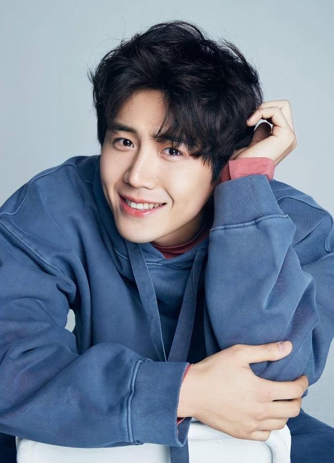 Netizen suy đoán Kim Seon Ho sẽ đóng vai bạn trai của Geum Myeong. Netizen suy đoán Kim Seon Ho sẽ đóng vai bạn trai của Geum Myeong.