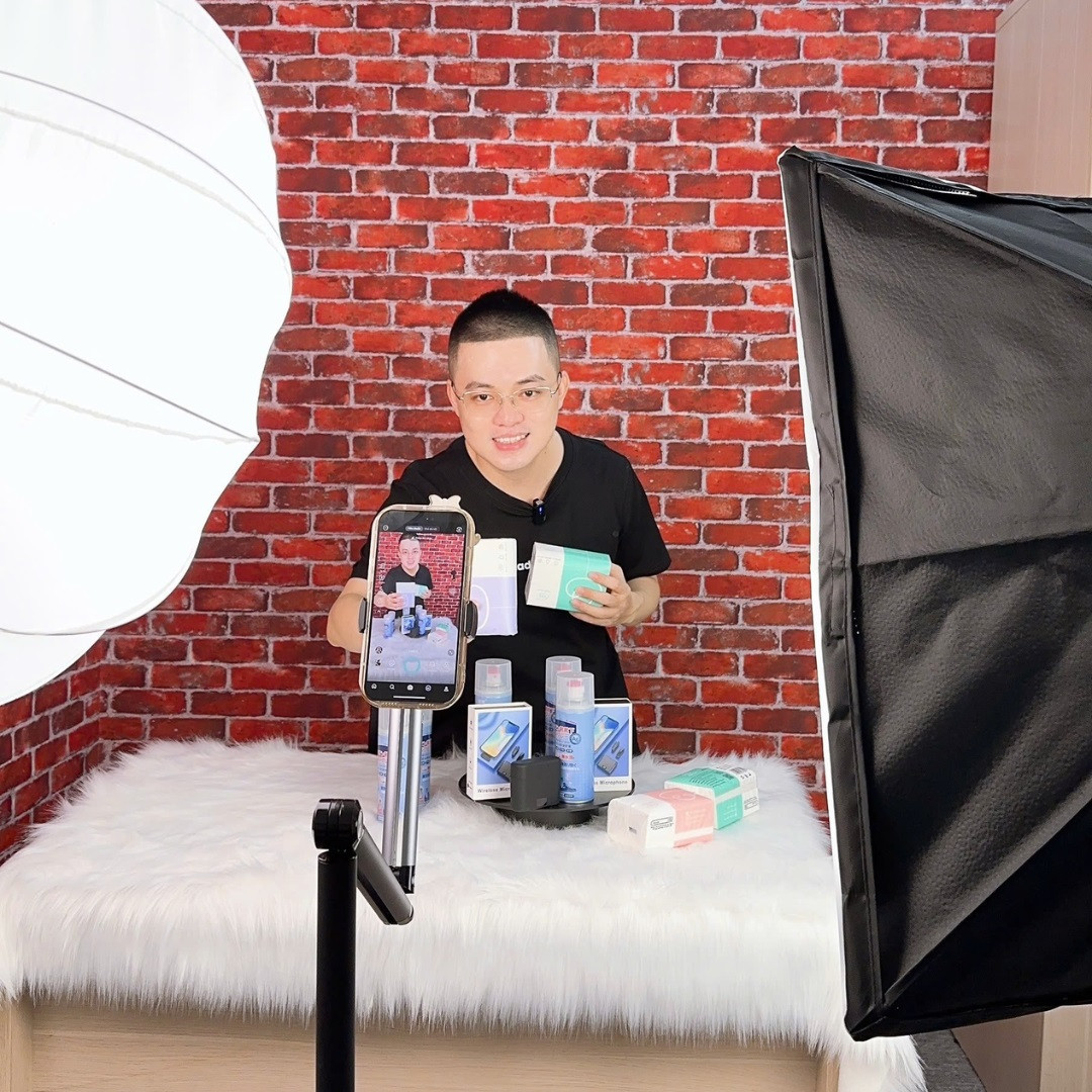 Trương Hải Đăng những ngày đầu livestream trên TikTok. Trương Hải Đăng những ngày đầu livestream trên TikTok.