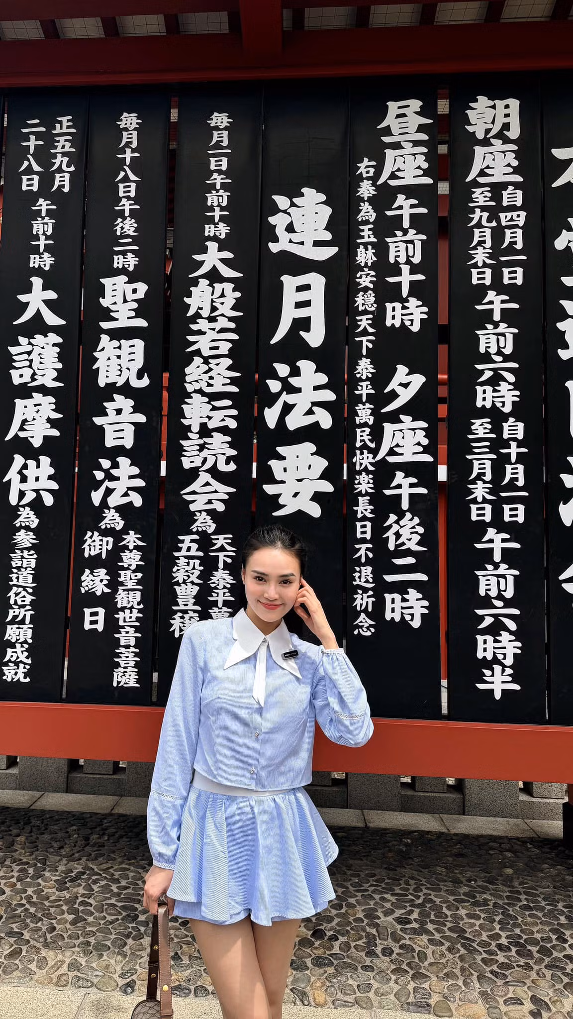 Nữ diễn viên còn bay sang Trung Quốc, Nhật Bản trong thời gian này.
