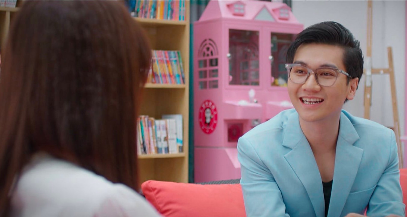 Nét diễn duyên dáng hài hước của MC Công Tố khiến khán giả yêu thích Nét diễn duyên dáng hài hước của MC Công Tố khiến khán giả yêu thích