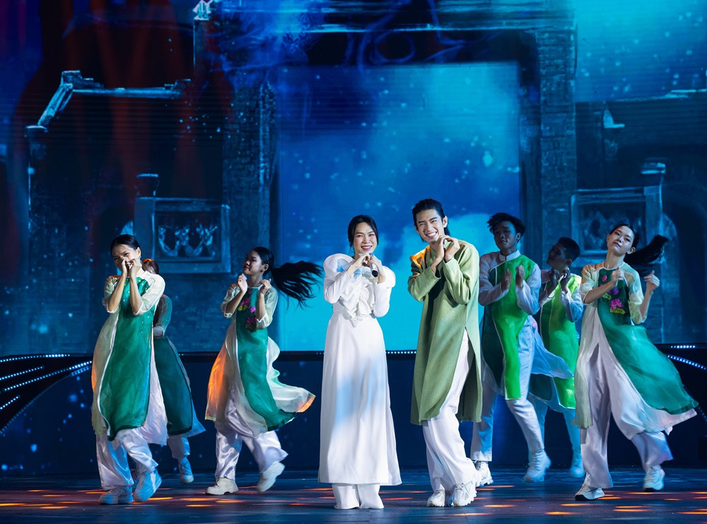 Hoa Xuân Ca 2024 còn hoành tráng hơn năm trước. Hoa Xuân Ca 2024 còn hoành tráng hơn năm trước.