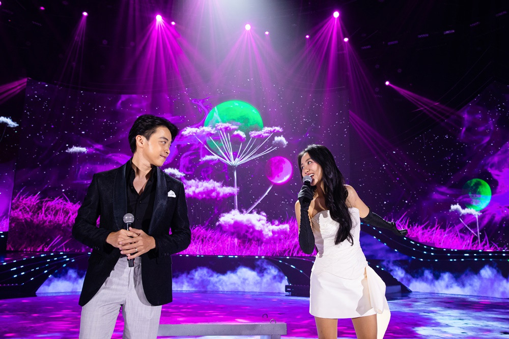 Rất nhiều màn kết hợp bất ngờ sẽ xuất hiện trong chương trình năm nay. Rất nhiều màn kết hợp bất ngờ sẽ xuất hiện trong chương trình năm nay.