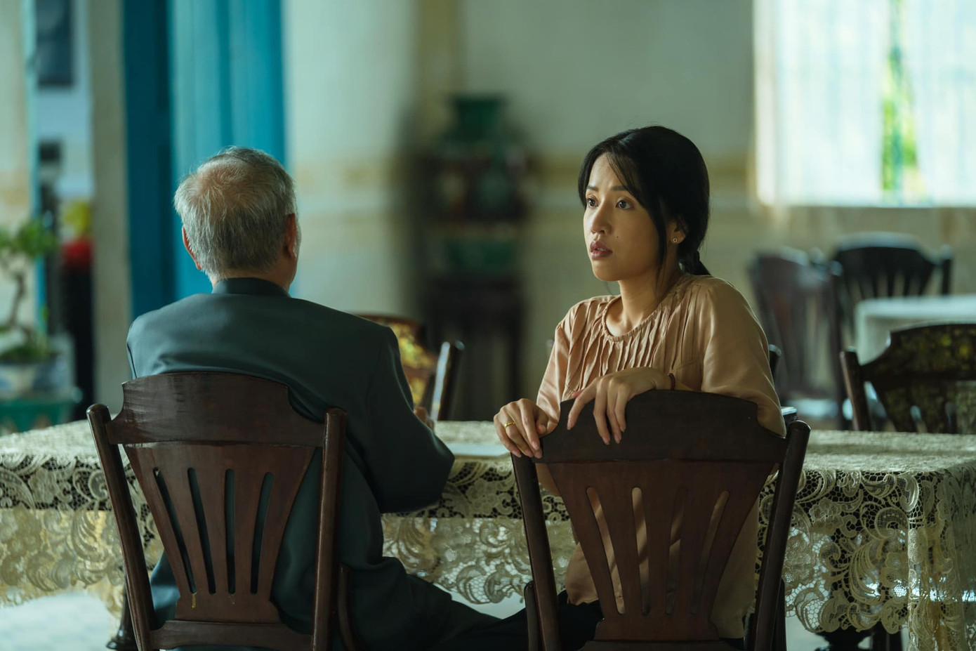 Quả thực 4 chiếc áo giống nhau nên thật khó phân biệt.