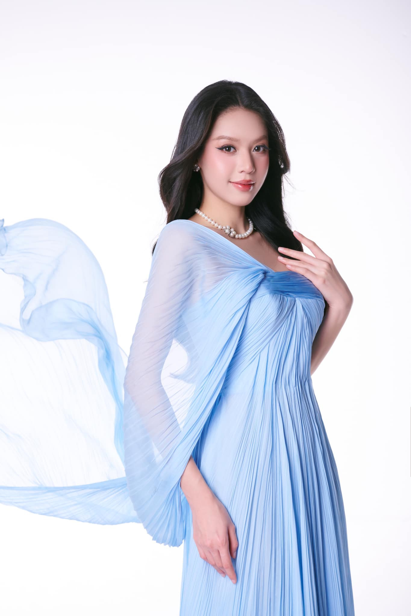 Hoa hậu Thanh Thủy đặc biệt cảm ơn Á hậu Phương Nhi.