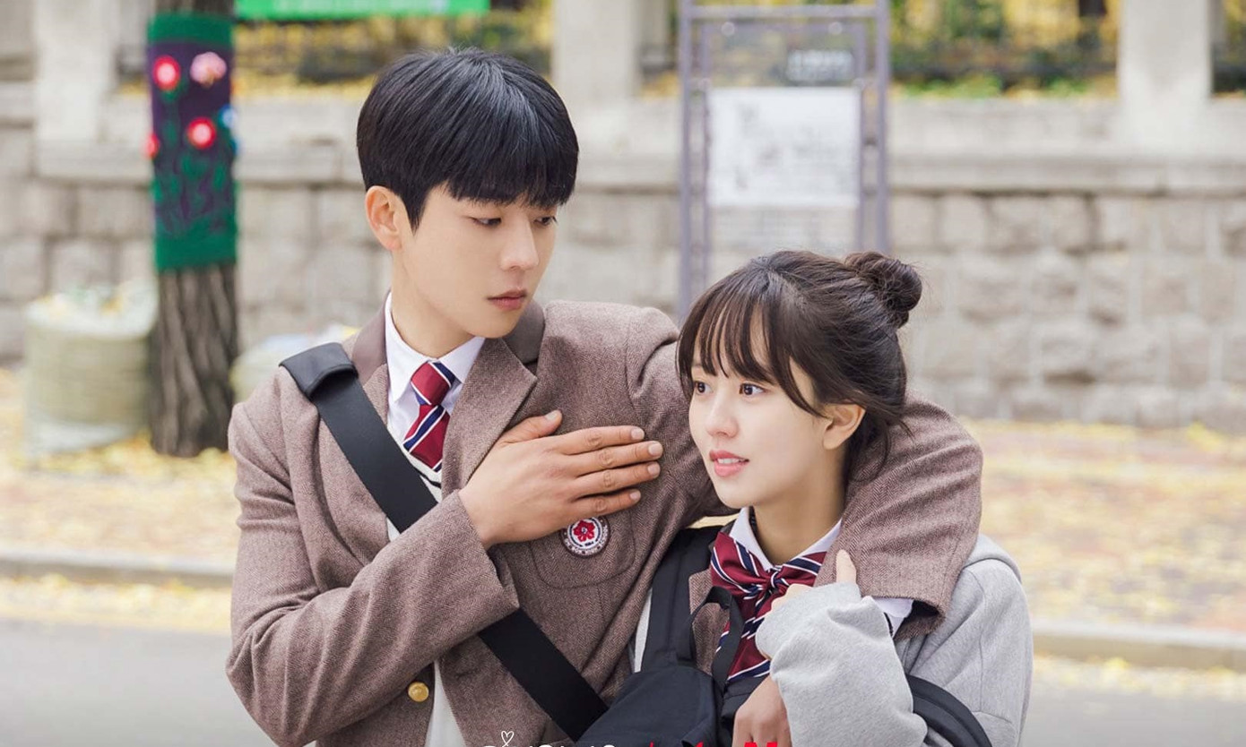 Đây cũng là phim chuyển thể từ webtoon giống Cõng Anh Mà Chạy.