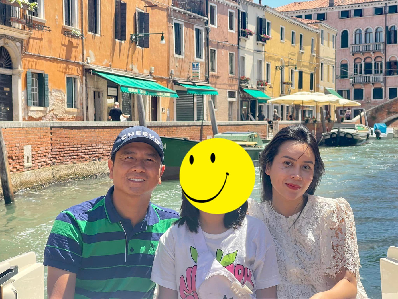 Cả gia đình hiện đang đi du lịch châu Âu cùng nhau Cả gia đình hiện đang đi du lịch châu Âu cùng nhau