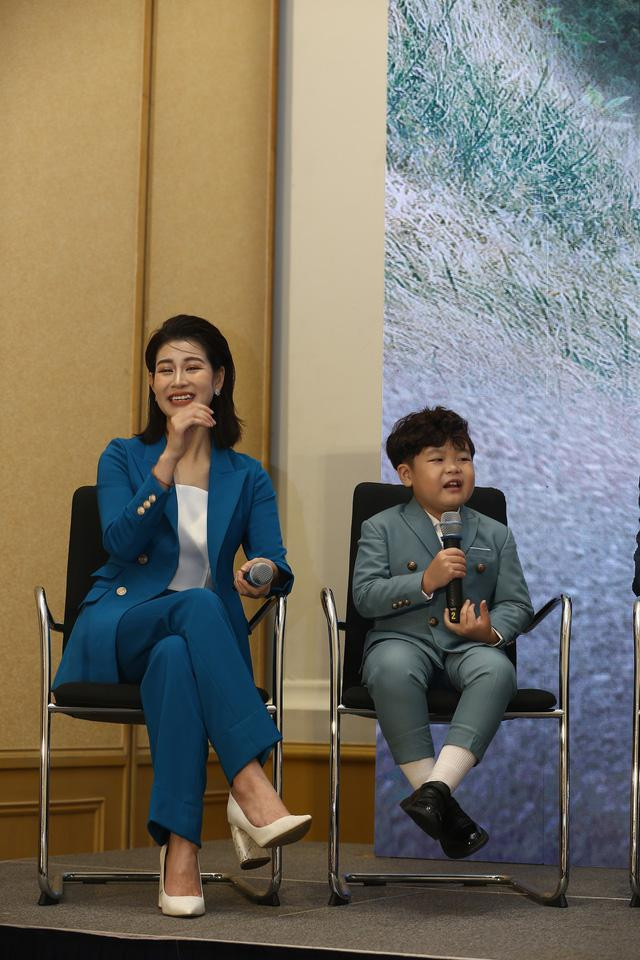 Huyền Trang và bé Tuấn Phong cũng tái ngộ trong vai trò mới Huyền Trang và bé Tuấn Phong cũng tái ngộ trong vai trò mới