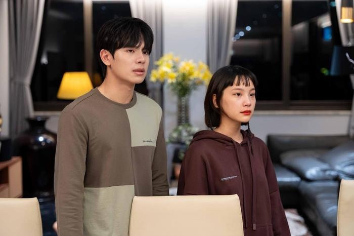 Thái Vũ và Thu Hà Ceri đóng vai phụ trong Lật Mặt 7. Thái Vũ và Thu Hà Ceri đóng vai phụ trong Lật Mặt 7.