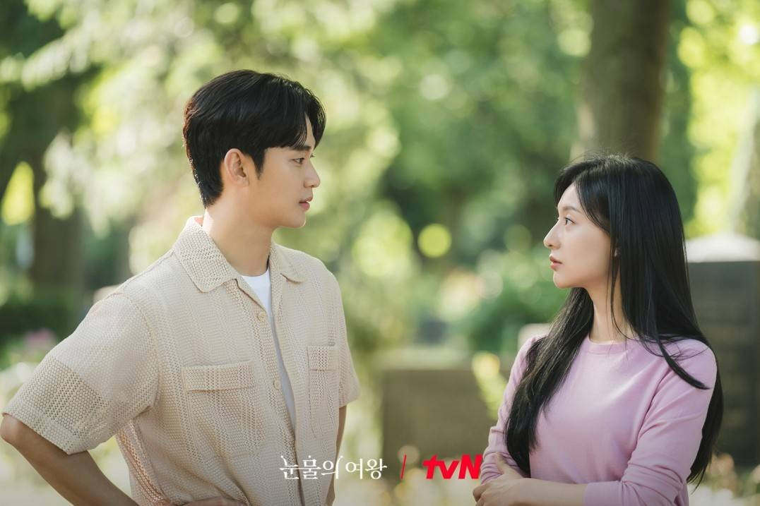 Nhưng Hyun Woo chẳng nhìn thấy gì.