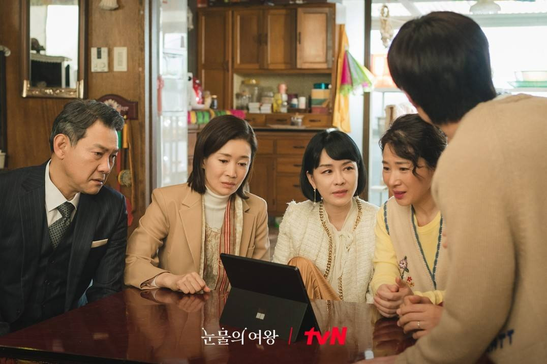 Gia đình Hae In có cách nào giành lại tập đoàn? Gia đình Hae In có cách nào giành lại tập đoàn?