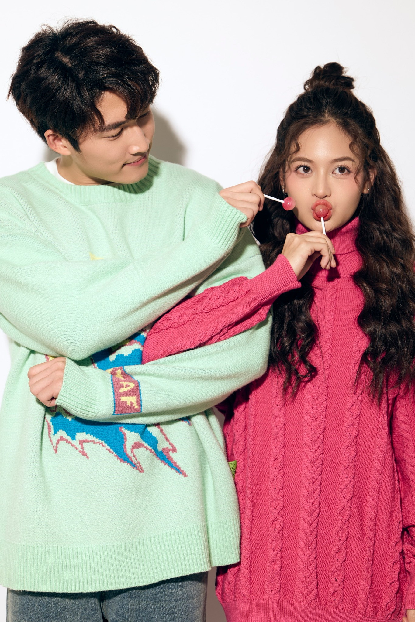 Đình Tú và Thùy Anh nhí nhố trong phim mới Đình Tú và Thùy Anh nhí nhố trong phim mới