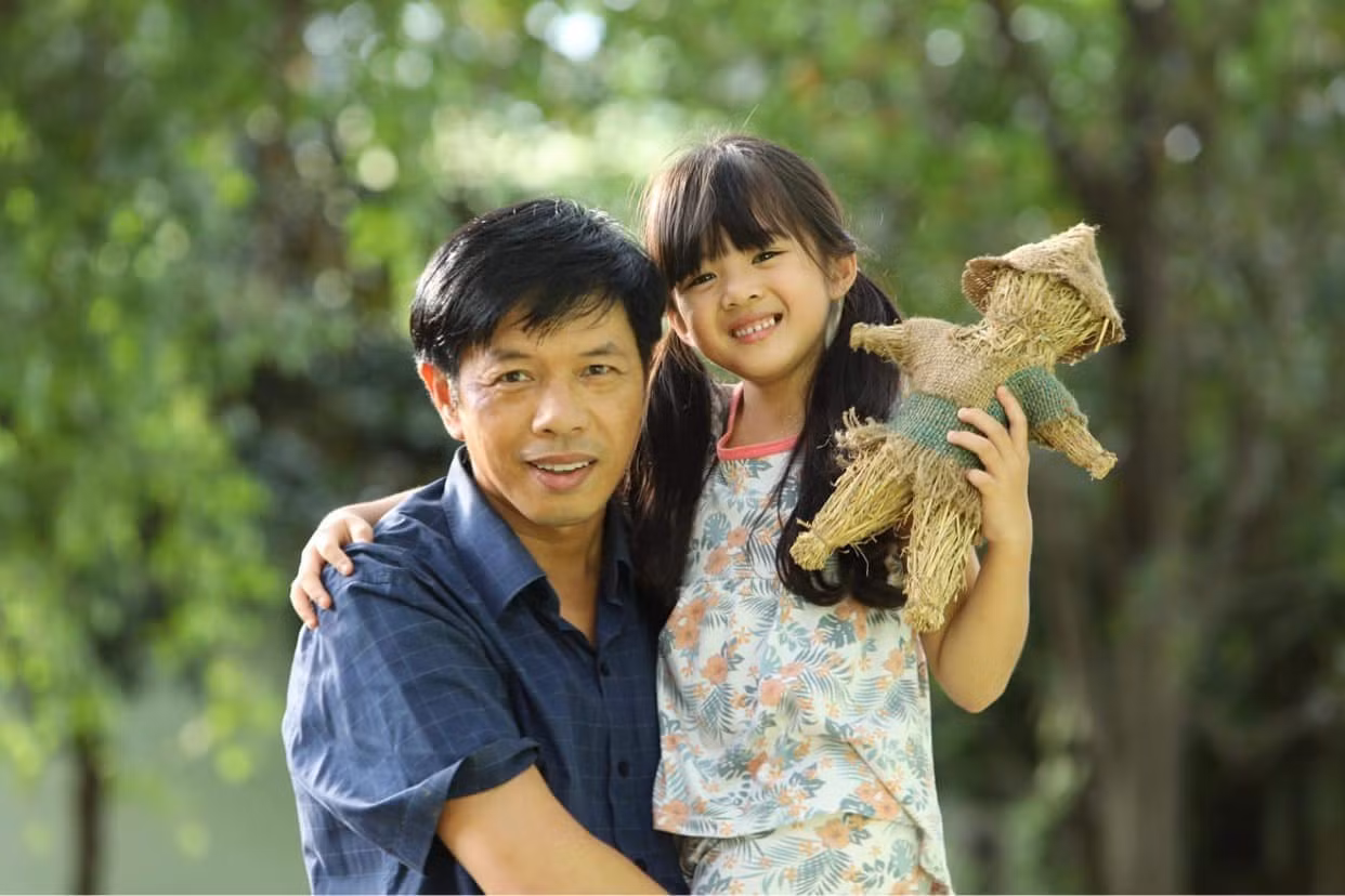 Mô gù trở thành "người mẹ bất đắc dĩ" của Hạt Dẻ.