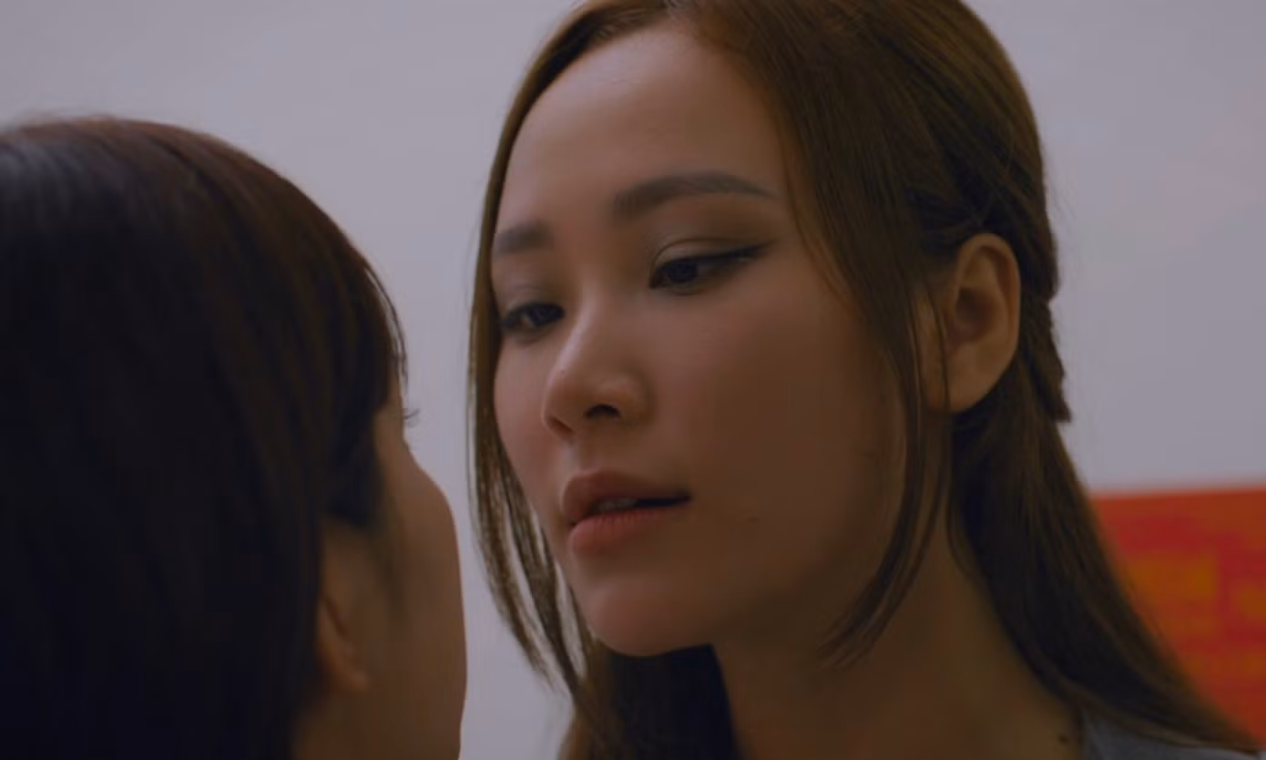 Hóa ra Yến cũng có nỗi đau giấu kín.