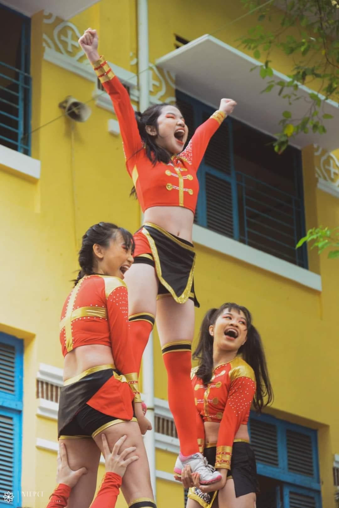 Teen trường THPT Trần Khai Nguyên biểu diễn đầy sức sống. Teen trường THPT Trần Khai Nguyên biểu diễn đầy sức sống.