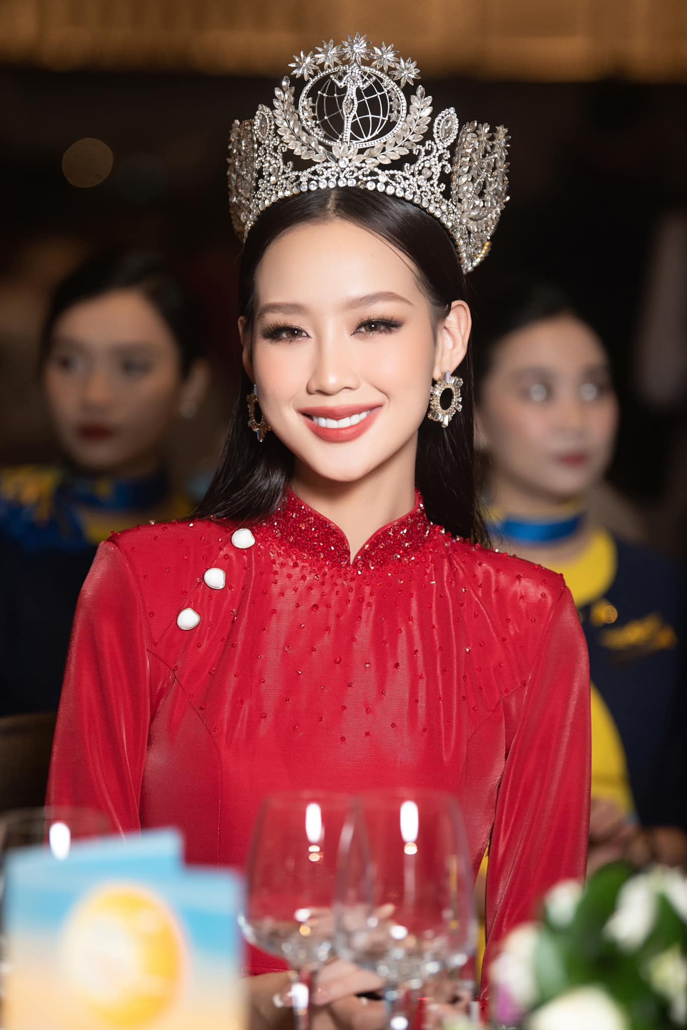 Bảo Ngọc hoạt động trong nước nhiều hơn.