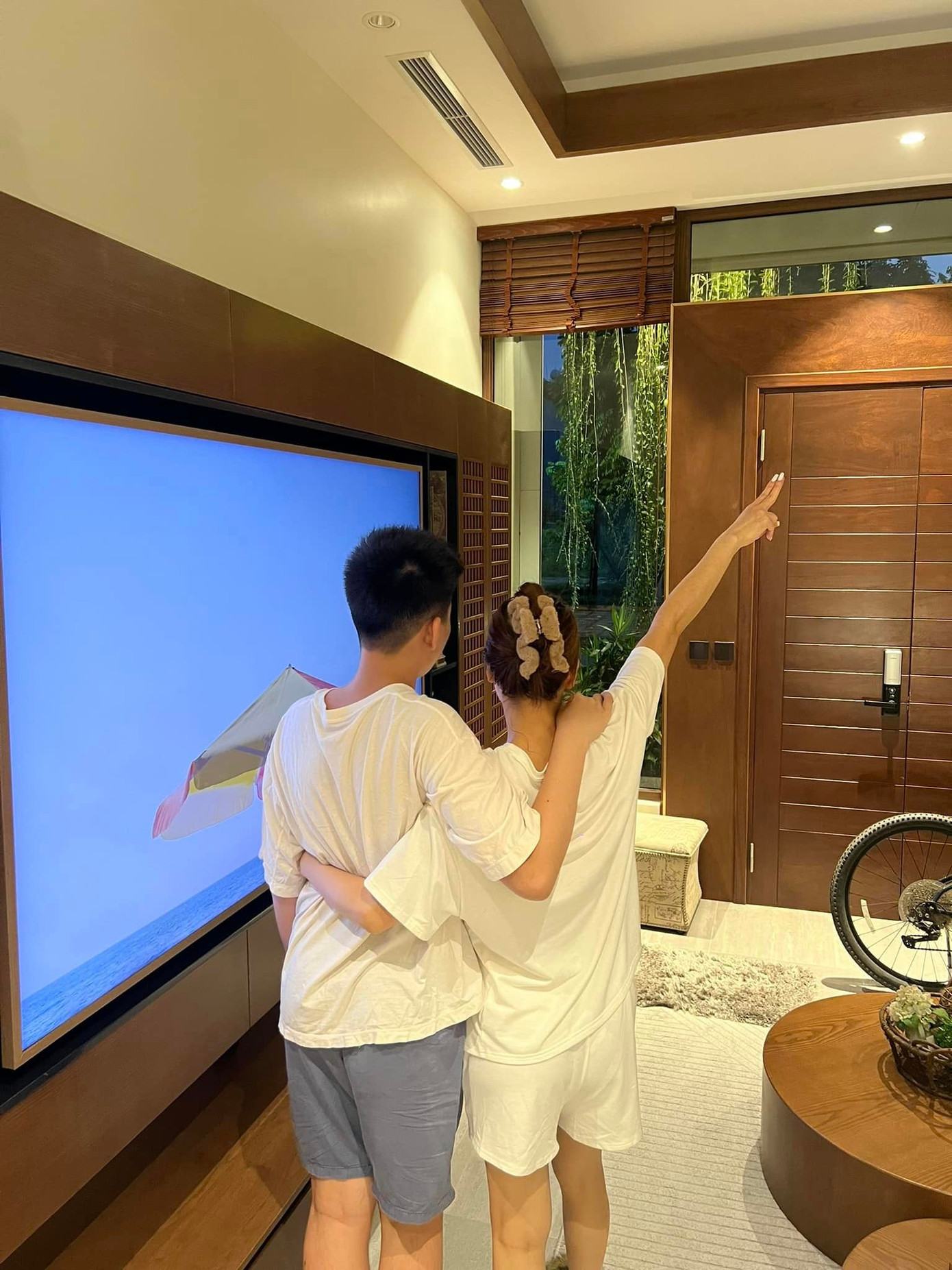 Quế Vân tính chuyện bán nhà vì không còn gì cả.