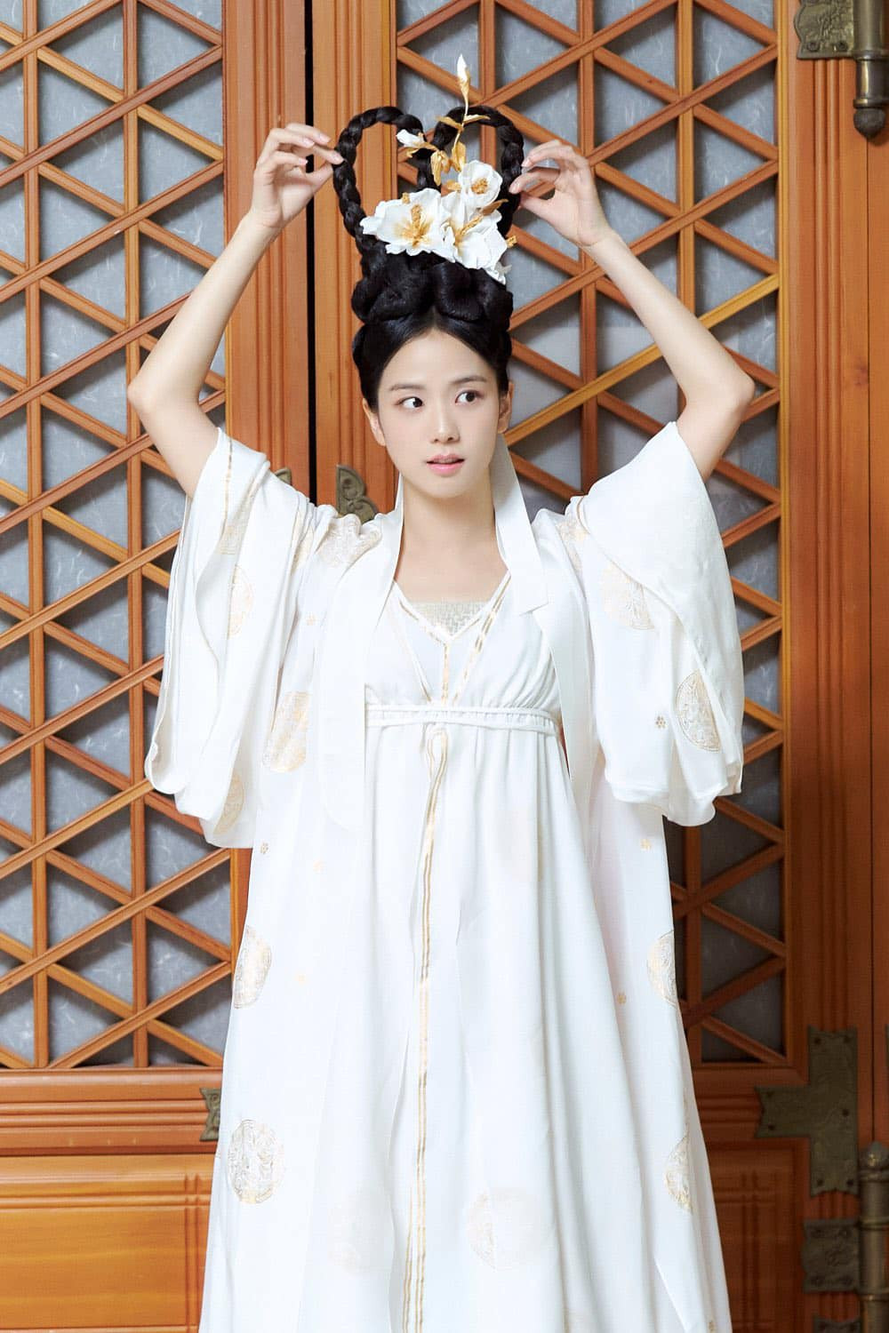 Jisoo mới là tâm điểm của Thanh Gươm Trừ Tà. Jisoo mới là tâm điểm của Thanh Gươm Trừ Tà.