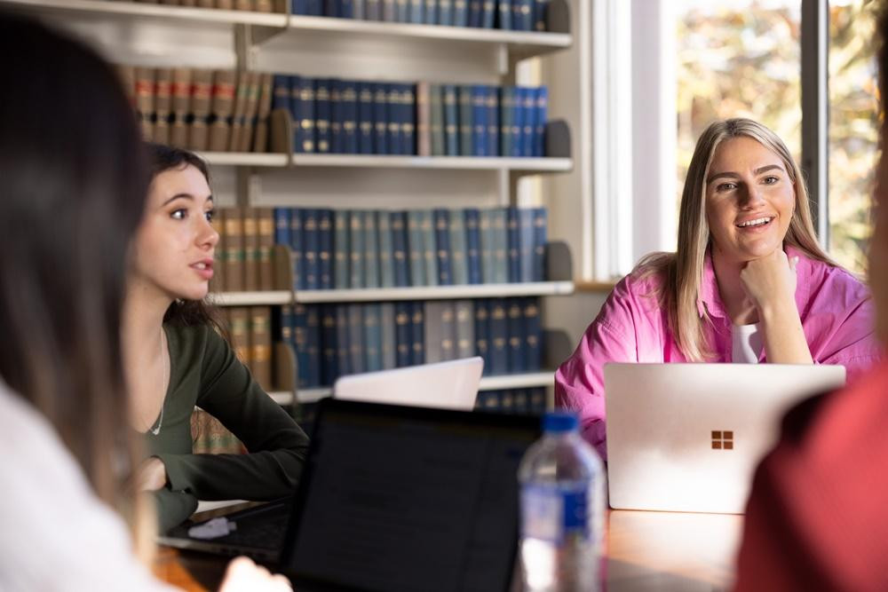 “Bắt” thông tin và “bắn” tiếng Anh với đại diện các trường học tại New Zealand “Bắt” thông tin và “bắn” tiếng Anh với đại diện các trường học tại New Zealand