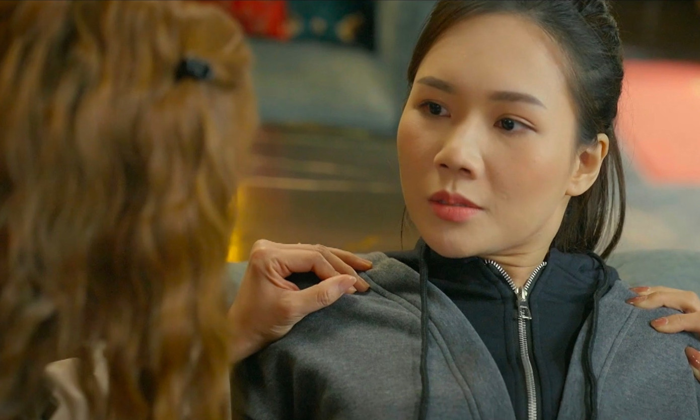 Cảnh quay phủ đầu "tiểu tam" Mai rất được khán giả yêu thích. Cảnh quay phủ đầu "tiểu tam" Mai rất được khán giả yêu thích.