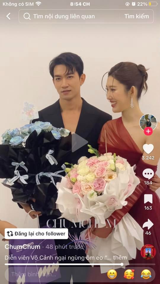 Nam diễn viên luôn ân cần với bạn diễn. Nam diễn viên luôn ân cần với bạn diễn.