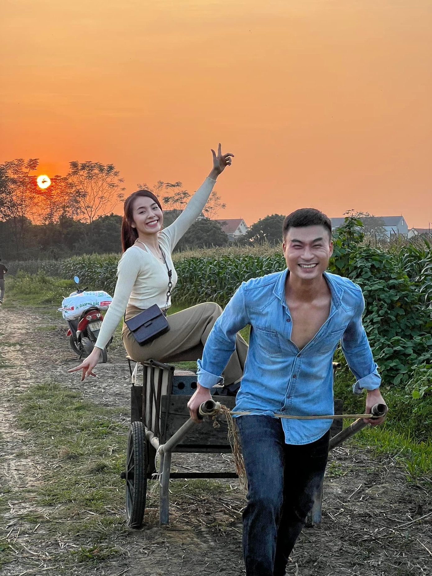 Trần Vân thường chia sẻ ảnh chụp cùng Duy Hưng. Trần Vân thường chia sẻ ảnh chụp cùng Duy Hưng.