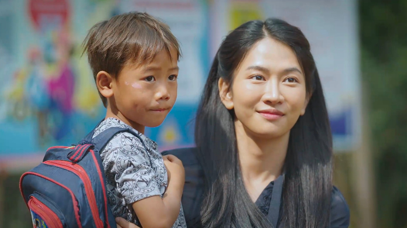 Cô giáo Tâm hết mình với học trò vùng cao. Cô giáo Tâm hết mình với học trò vùng cao.