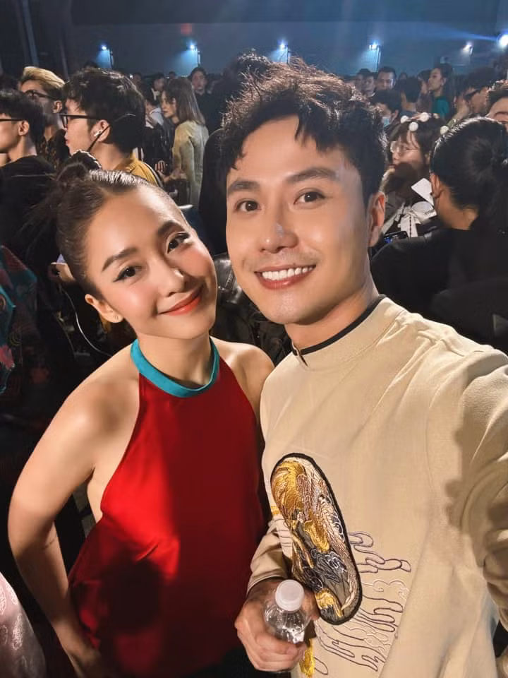 Thanh Sơn cùng Khả Ngân tham gia nhiều sự kiện showbiz.