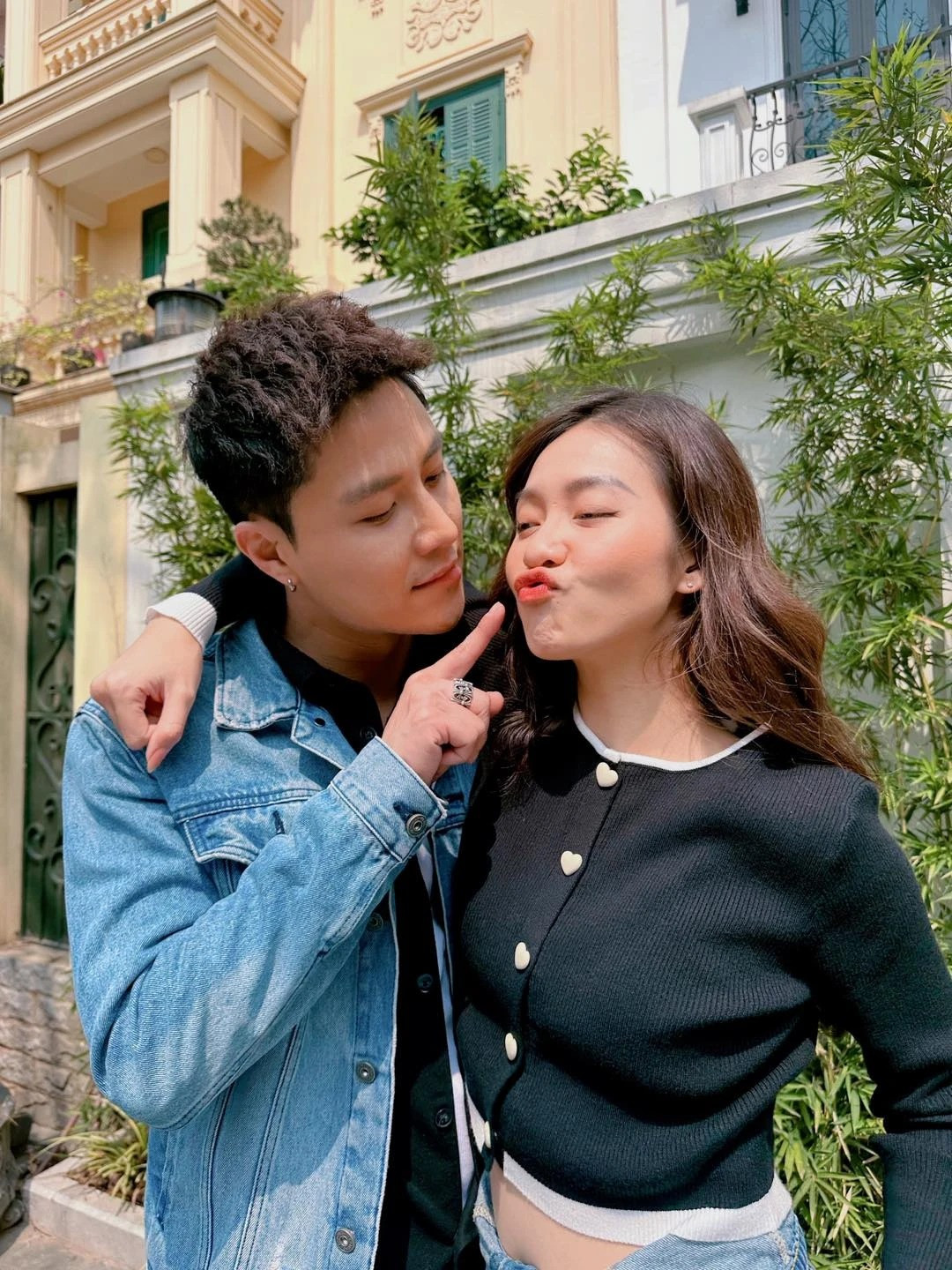 Khán giả vẫn thấy Thanh Sơn đẹp đôi với Khả Ngân hơn. Khán giả vẫn thấy Thanh Sơn đẹp đôi với Khả Ngân hơn.