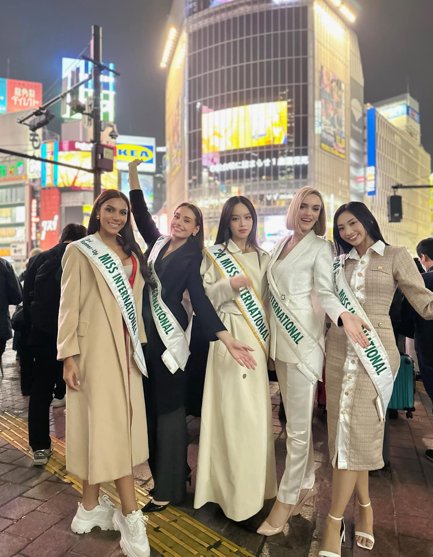 Hoa hậu Thanh Thủy bận rộn với lịch trình hậu đăng quang. Hoa hậu Thanh Thủy bận rộn với lịch trình hậu đăng quang.