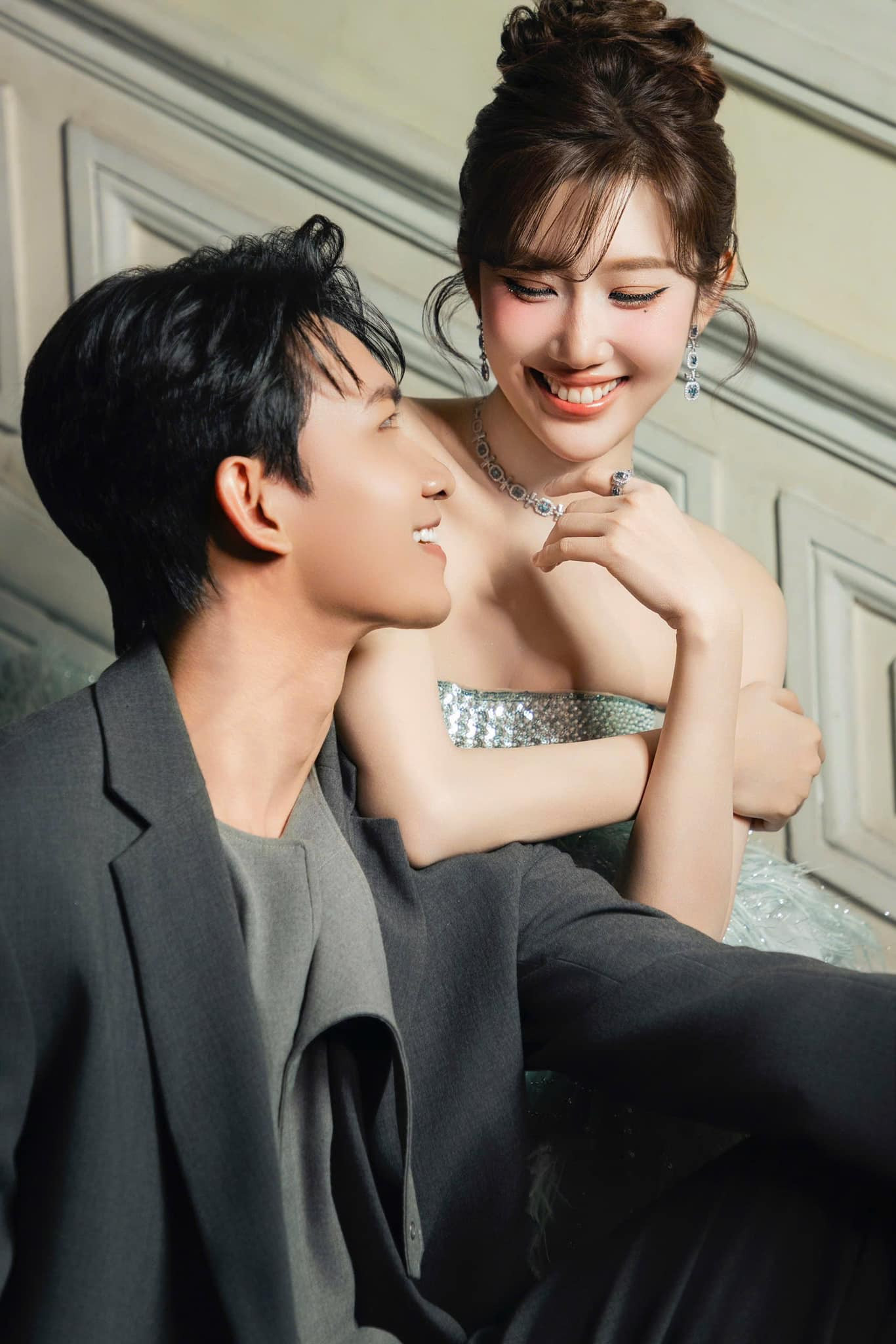 Cặp đôi tin đồn không thiếu những khoảnh khắc ngọt ngào như thế này. Cặp đôi tin đồn không thiếu những khoảnh khắc ngọt ngào như thế này.