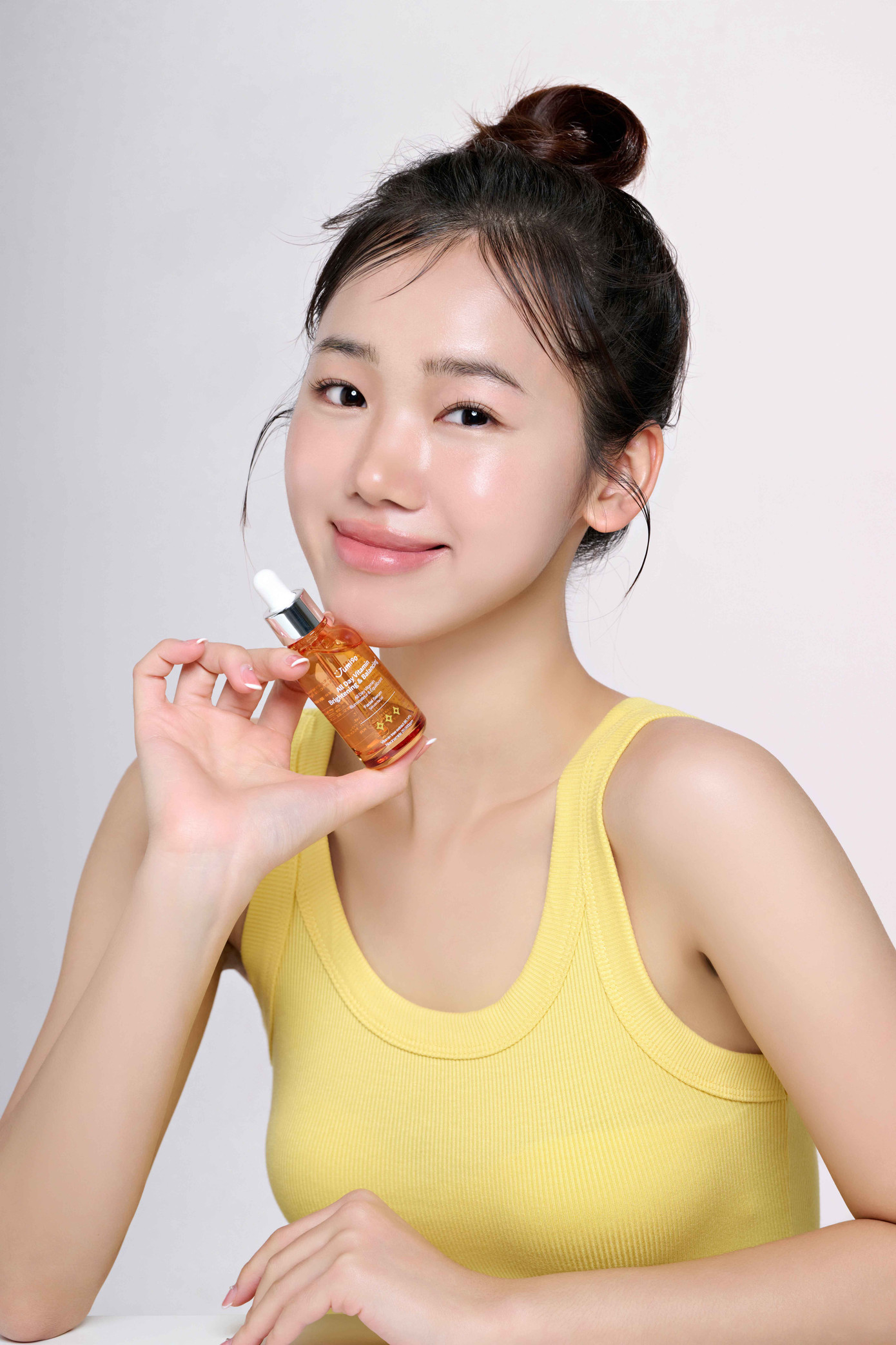 All Day Vitamin Brightening & Balancing Serum giúp làm sáng và cân bằng da, đồng thời cung cấp độ ẩm, tăng độ đàn hồi cho da. All Day Vitamin Brightening & Balancing Serum giúp làm sáng và cân bằng da, đồng thời cung cấp độ ẩm, tăng độ đàn hồi cho da.