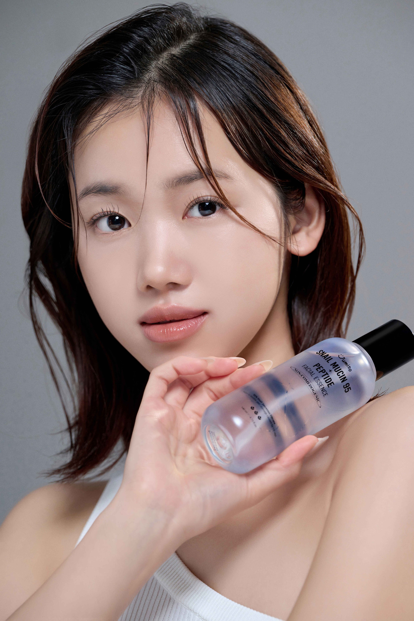 Tinh chất ốc sên Jumiso Snail Mucin 95 + Peptide Essence giúp chống lão hóa và làm săn chắc làn da. Tinh chất ốc sên Jumiso Snail Mucin 95 + Peptide Essence giúp chống lão hóa và làm săn chắc làn da.