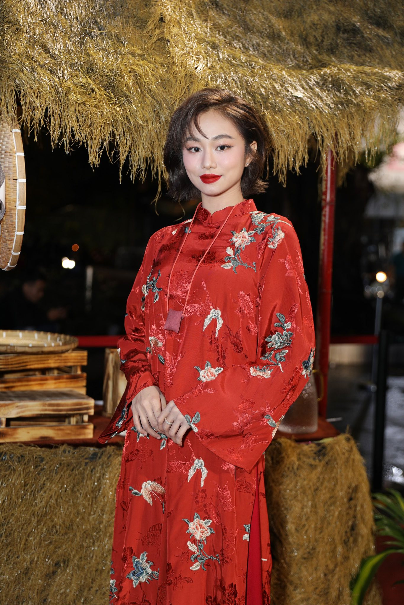 Ngân Hòa từng đóng vai nhỏ trong phim MAI của Trấn Thành. Ngân Hòa từng đóng vai nhỏ trong phim MAI của Trấn Thành.