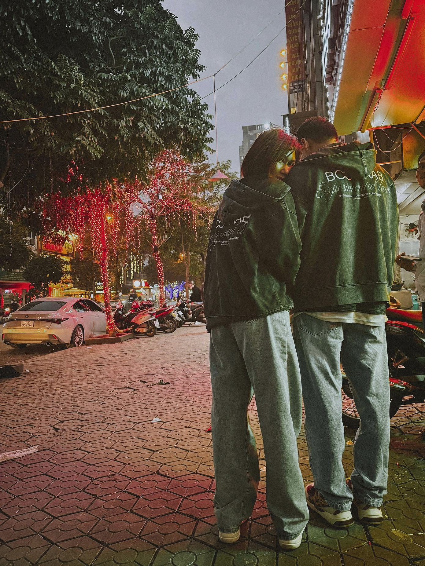 Nữ diễn viên vẫn giấu kín danh tính nửa kia dù mọi người tò mò hỏi han. Nữ diễn viên vẫn giấu kín danh tính nửa kia dù mọi người tò mò hỏi han.