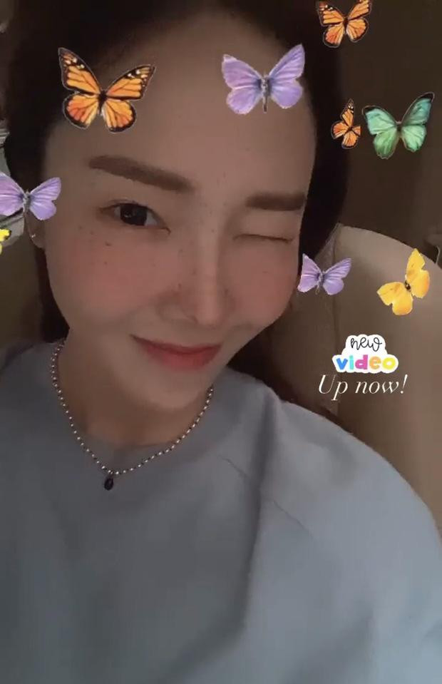 Jennie phải đặt hàng trước cả tháng để có món quà này. Jennie phải đặt hàng trước cả tháng để có món quà này.