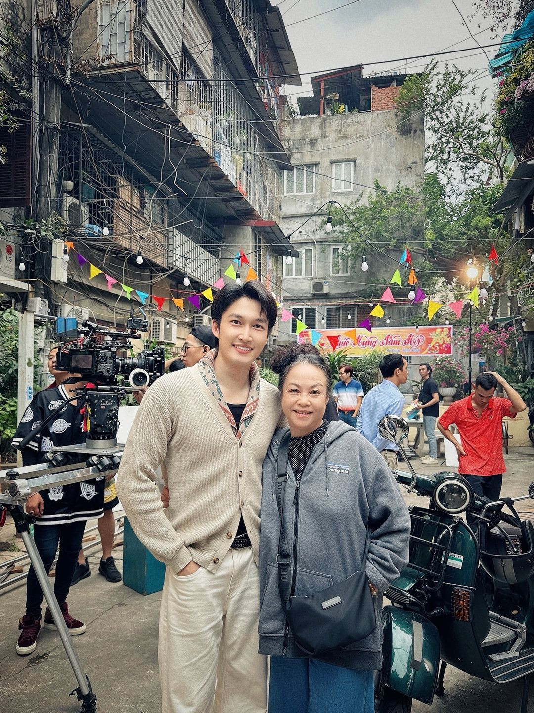 Đình Tú gặp lại "mẹ Thanh Quý" trong phim mới.