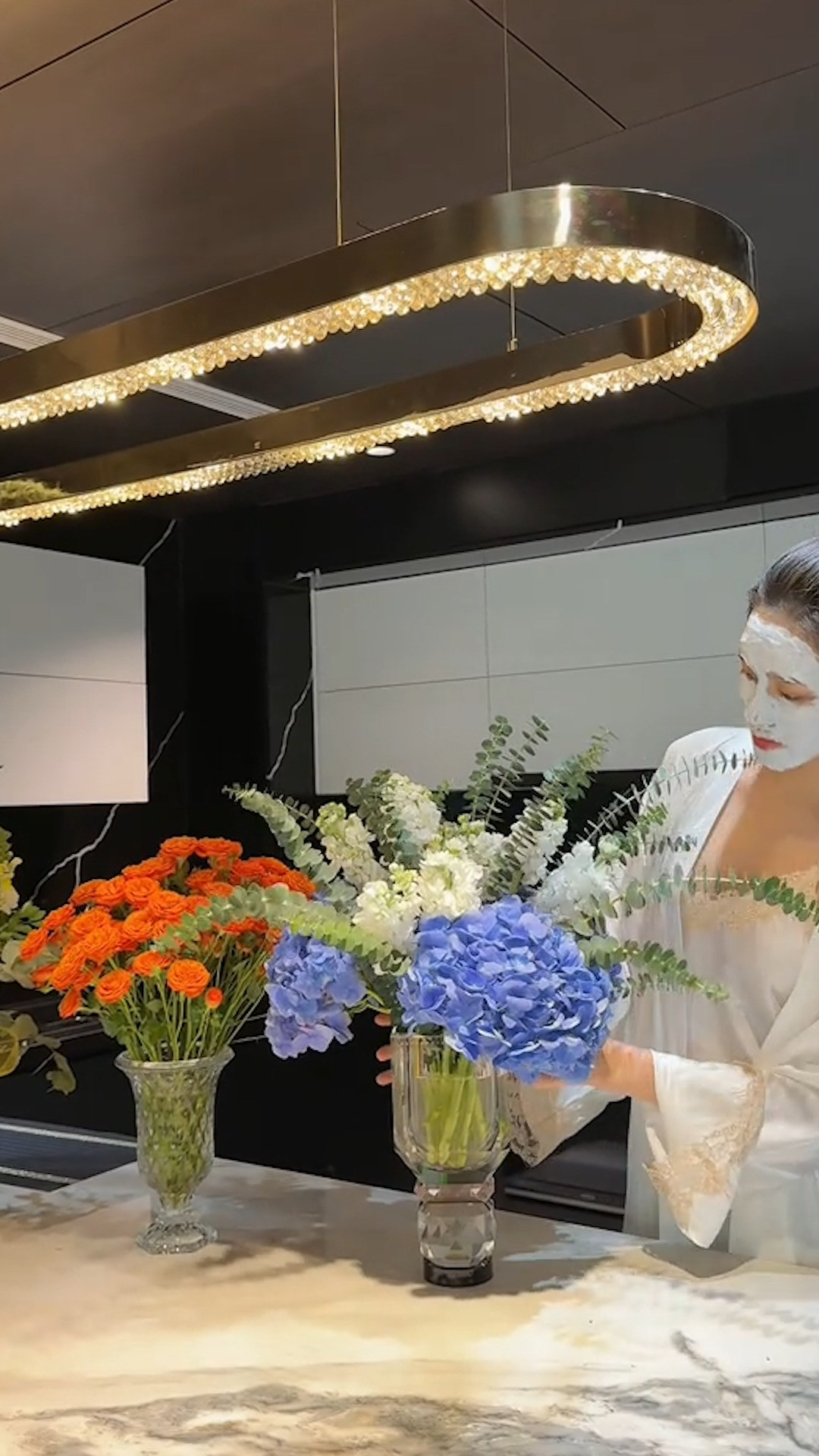 Netizen mong sớm được xem clip rì-viu toàn bộ căn hộ của Hoa hậu Đỗ Thị Hà.