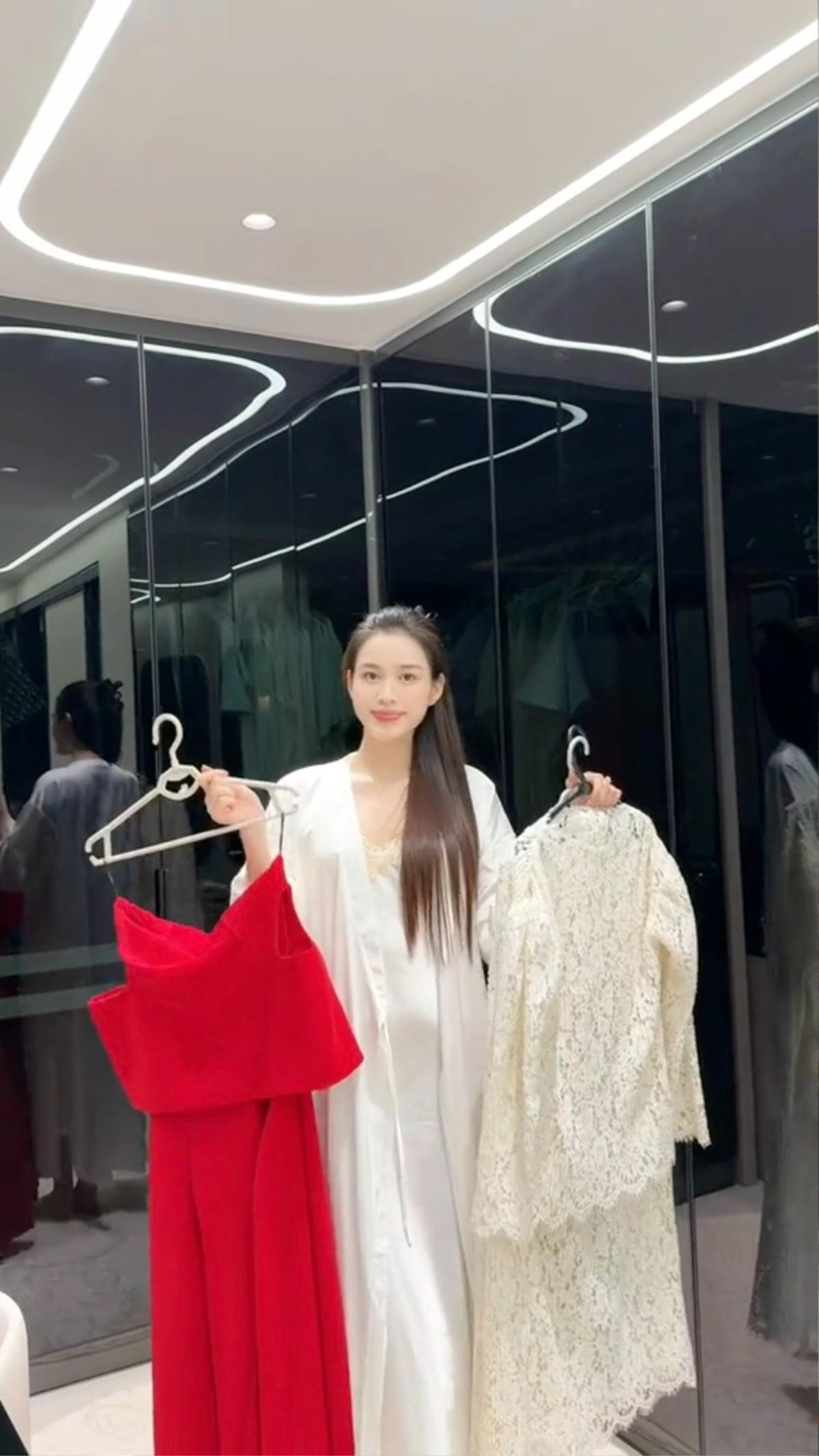 Netizen mong sớm được xem clip rì-viu toàn bộ căn hộ của Hoa hậu Đỗ Thị Hà.