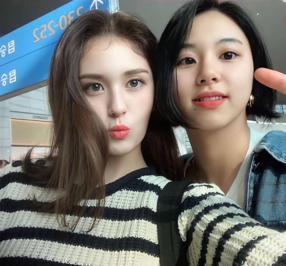 Nayeon và Chaeyoung là hai đàn chị mà Somi thân thiết.