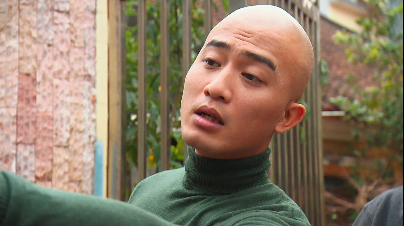 Nam diễn viên quyết định tự làm xấu mình khi cạo trọc đầu