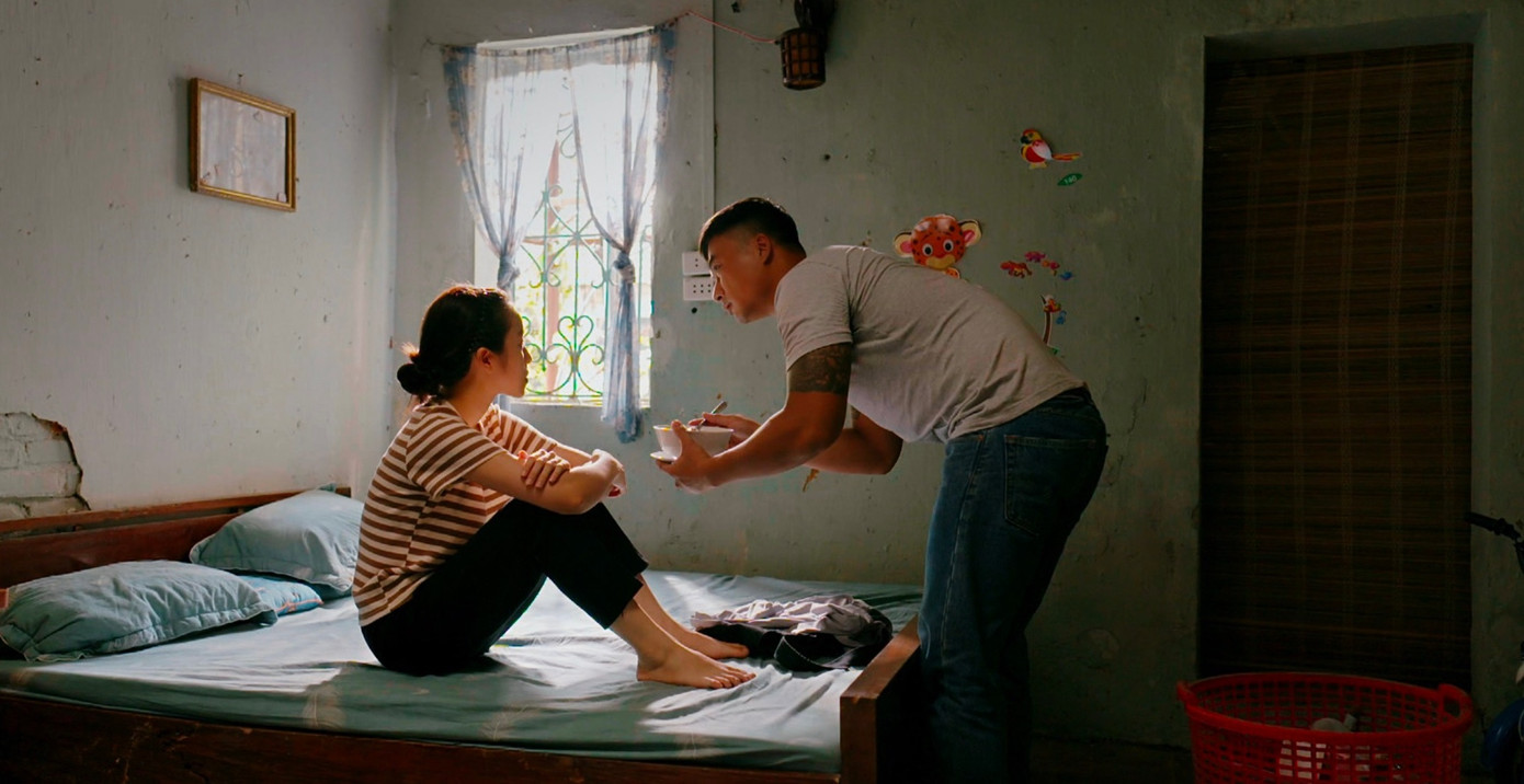 Cô mua quần áo bình dân để vào phim cho chân thực.