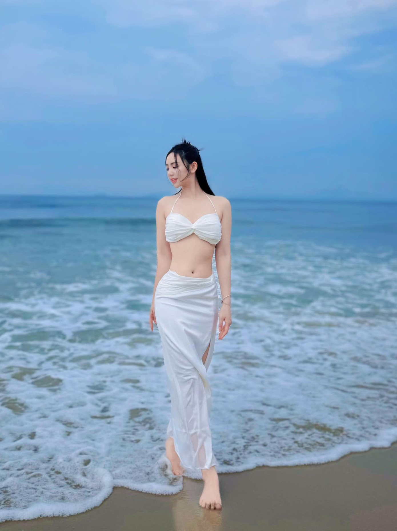 Quỳnh Kool được khen ngày càng xinh đẹp, vóc dáng thon gọn.