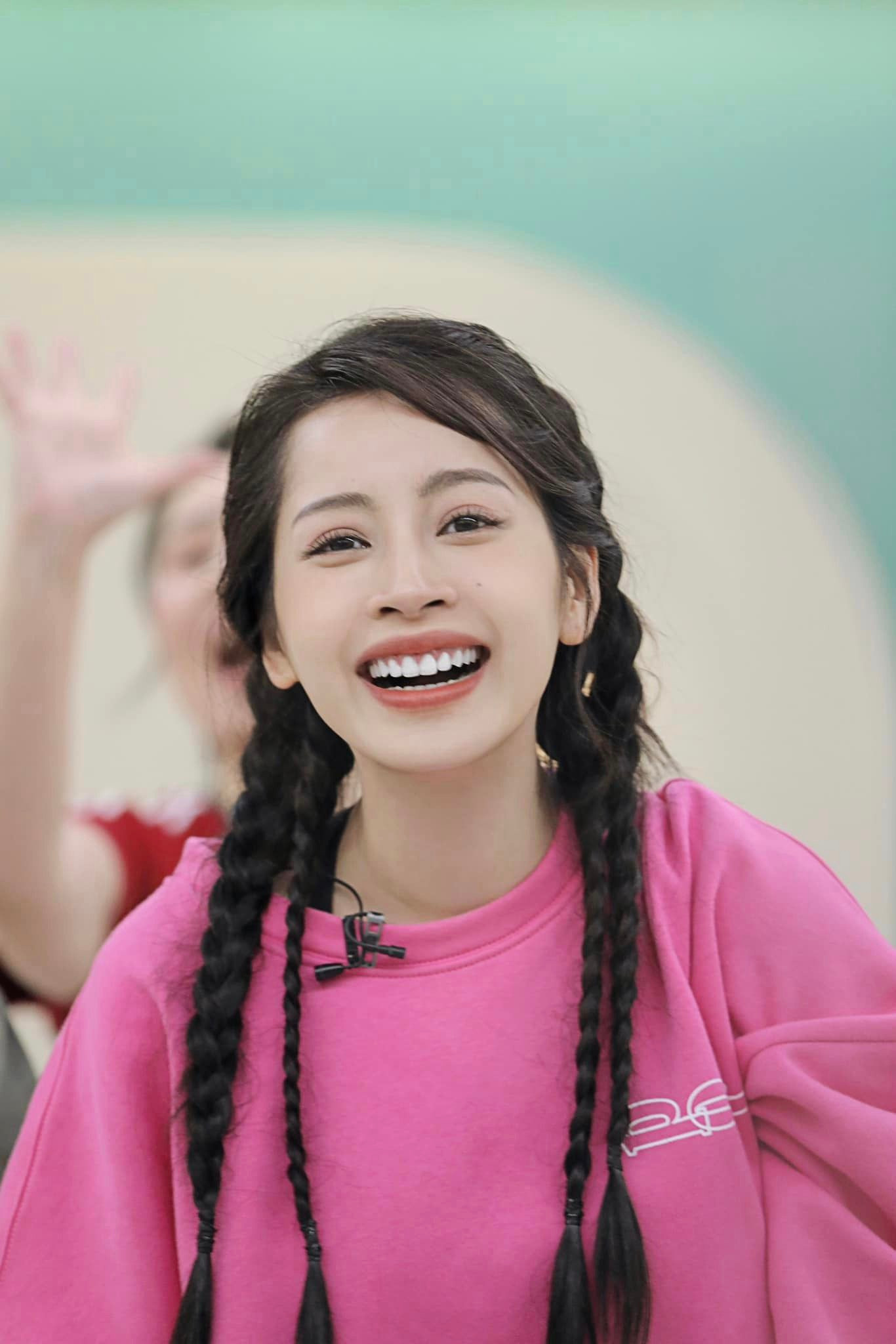 Chi Pu để nhiều kiểu tóc khác nhau trong Đạp Gió 2023. Chi Pu để nhiều kiểu tóc khác nhau trong Đạp Gió 2023.