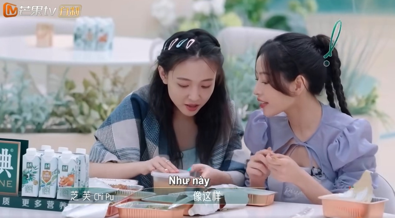 Ngô Thiến quan tâm Chi Pu từng chút một