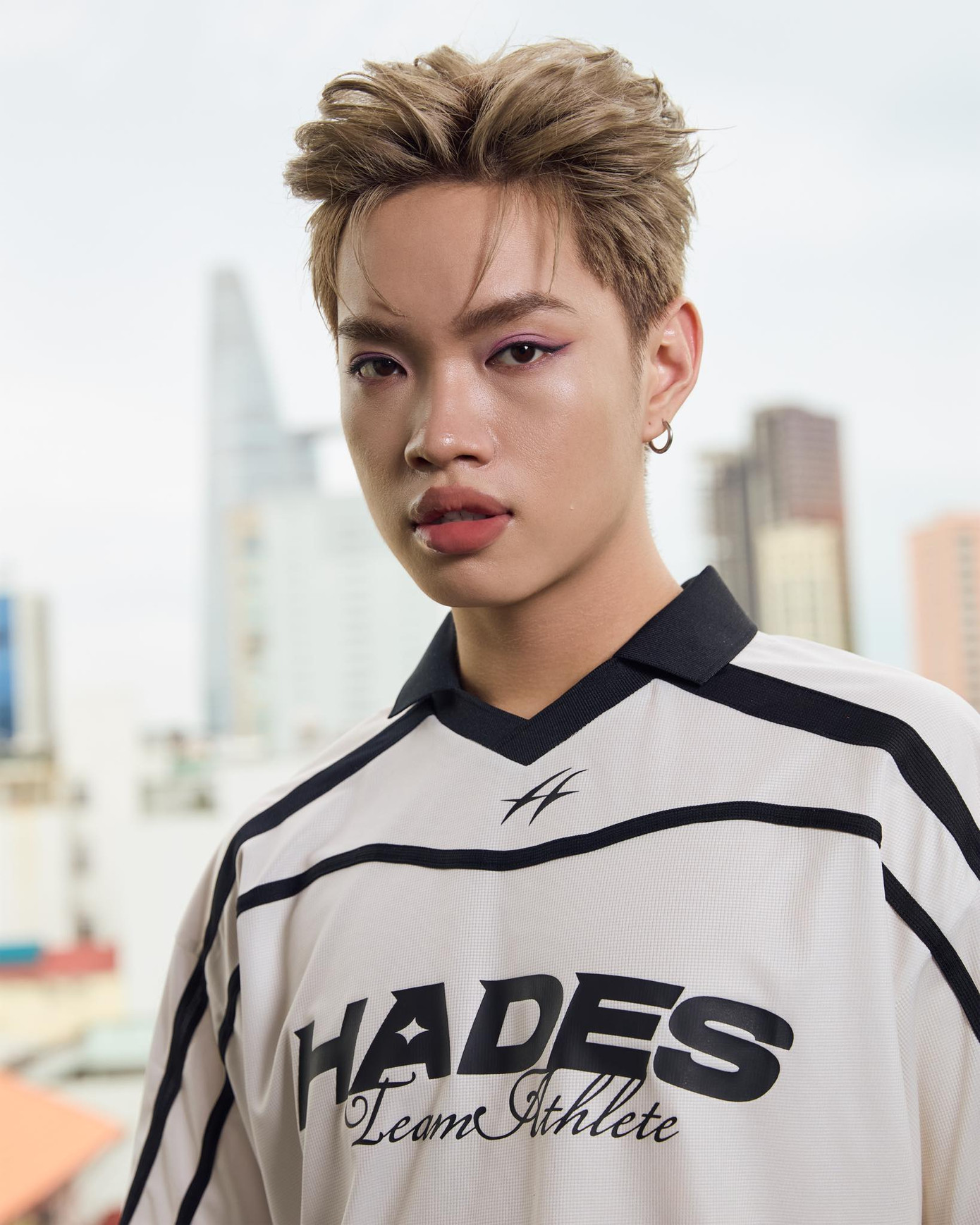 Hành động thiếu tinh tế của Isaac có thể khiến Pháp Kiều tổn thương. Hành động thiếu tinh tế của Isaac có thể khiến Pháp Kiều tổn thương.