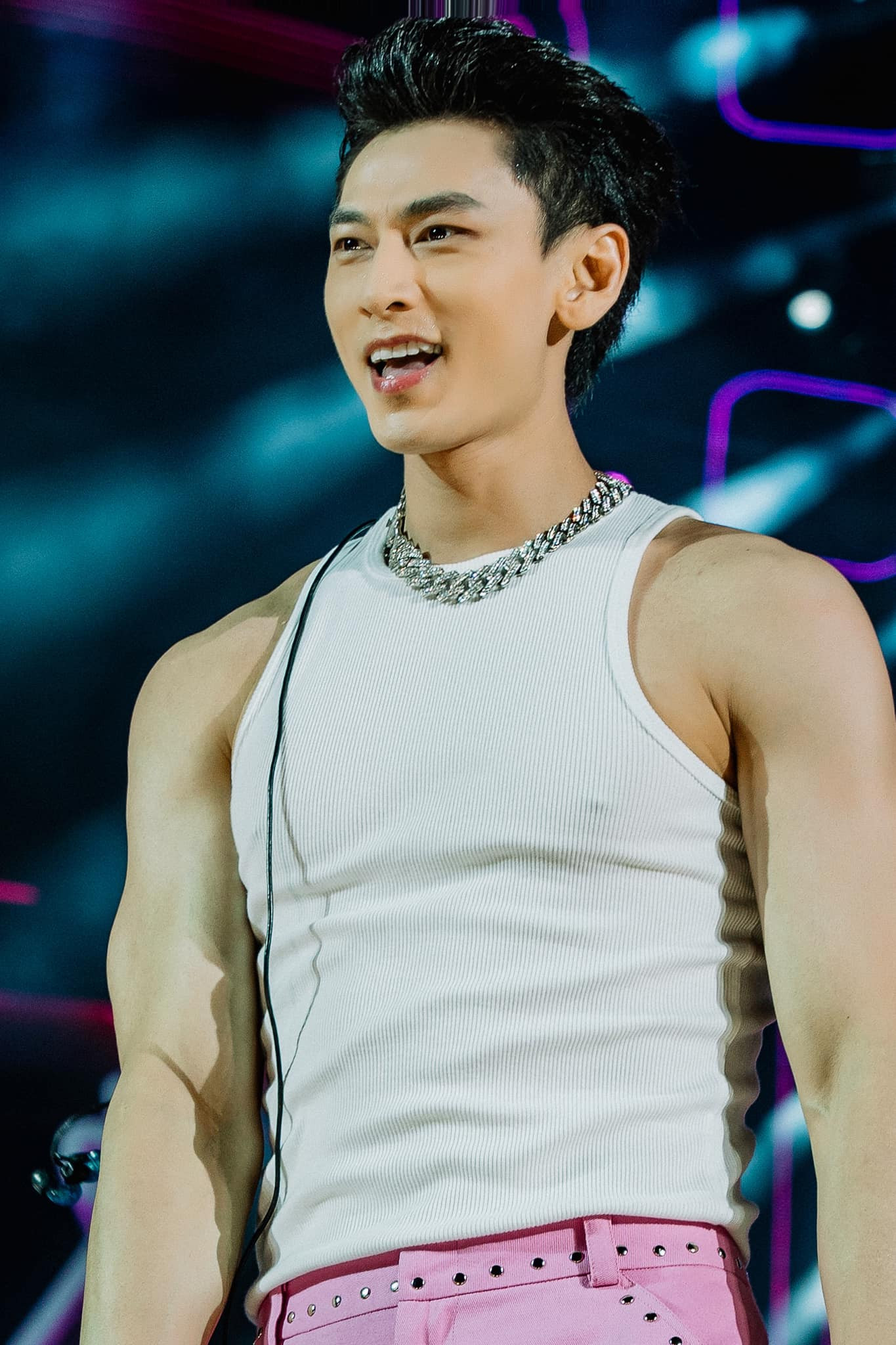 Hành động thiếu tinh tế của Isaac có thể khiến Pháp Kiều tổn thương. Hành động thiếu tinh tế của Isaac có thể khiến Pháp Kiều tổn thương.