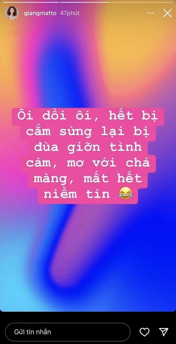 Trạng thái gây tò mò của Hương Giang Trạng thái gây tò mò của Hương Giang